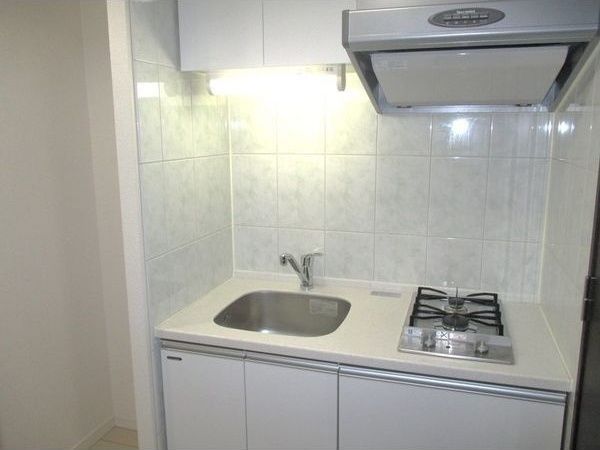キッチン　※写真は同じマンションの違う部屋のものになります。