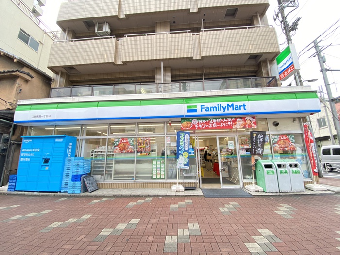 コンビニ　ファミリーマート（コンビニ）まで519m