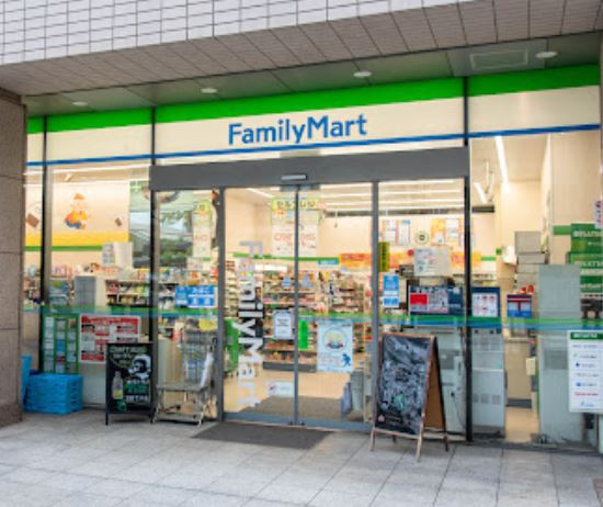 コンビニ　ファミリーマートリバージュ品川店（コンビニ）まで300m