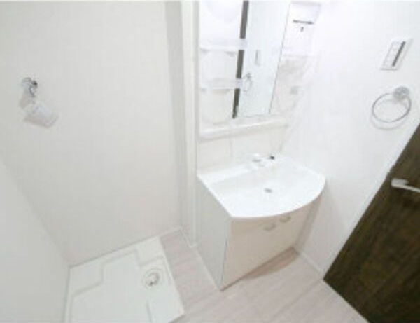 洗面設備　※写真は同じマンションの違う部屋のものになります。
