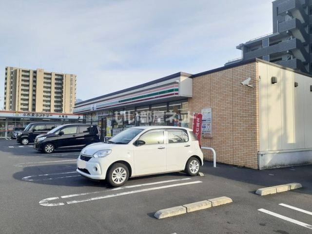コンビニ　セブンイレブン 鹿児島大竜町店（コンビニ）まで300m