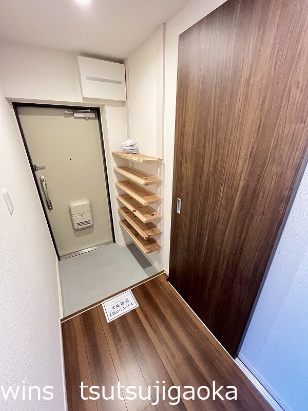 京王線 仙川駅 徒歩20分 3階建 築49年の玄関写真