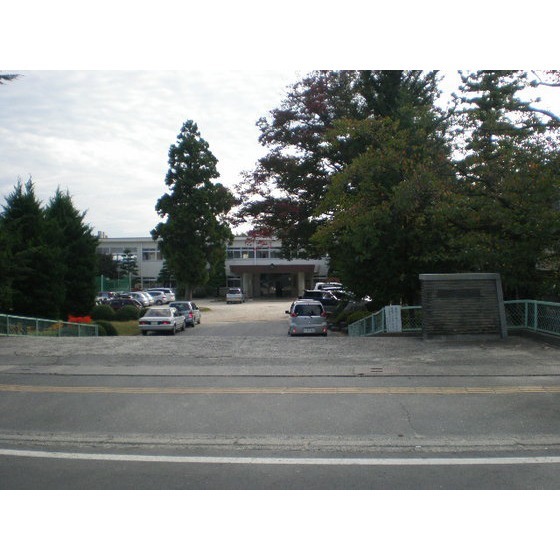 小学校　松川町立松川中央小学校（小学校）まで659m
