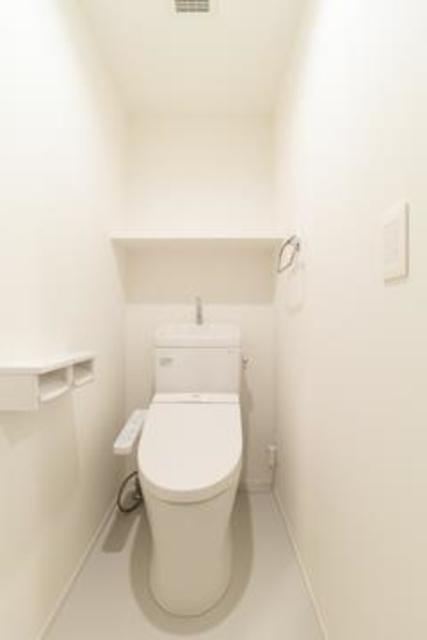 トイレ　※写真は同タイプ住戸です。