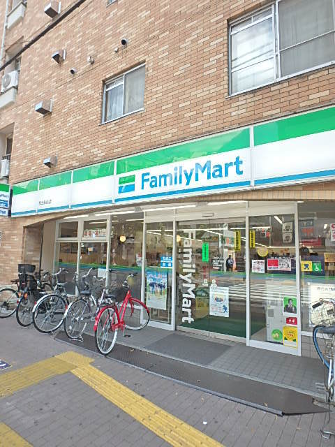 コンビニ　ファミリーマート桜台駅前店（コンビニ）まで270m