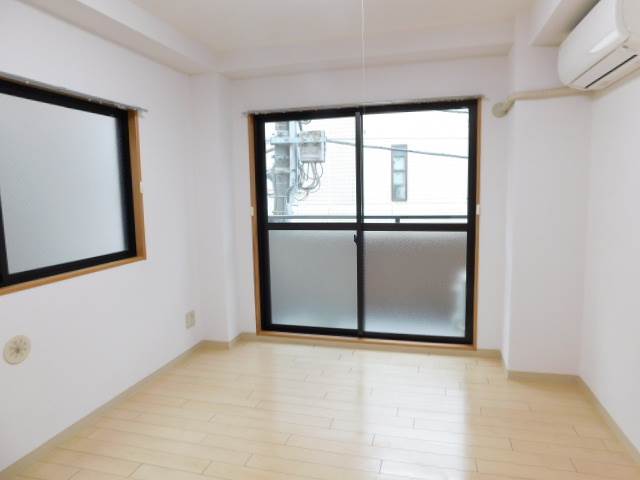 居室・リビング　同タイプ・別部屋の写真となります