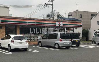 コンビニ　セブンイレブン鳳南町５丁店（コンビニ）まで302m