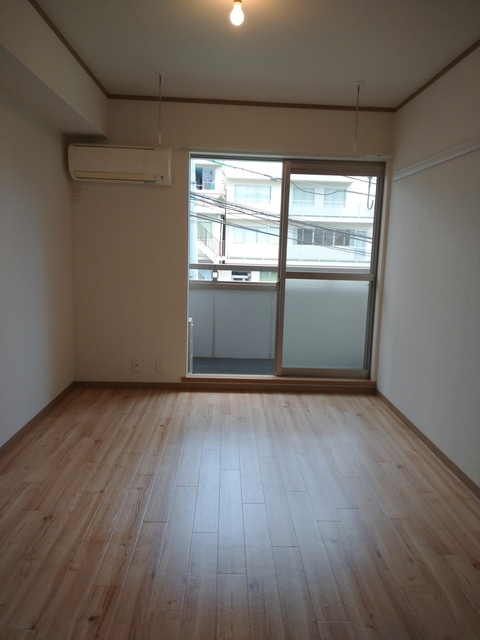 居室・リビング　★明るいフローリング調のお部屋です★
