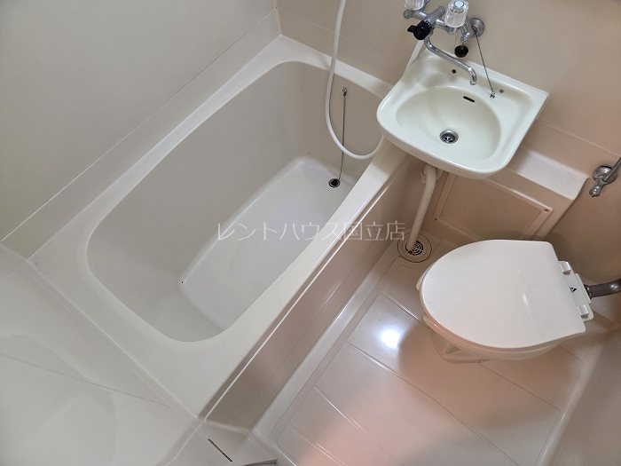 バス・シャワールーム　同物件別部屋参考写真です