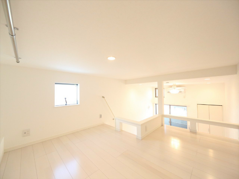 その他部屋・スペース　上階ロフト5.7帖（収納としてもお部屋としても使えます）