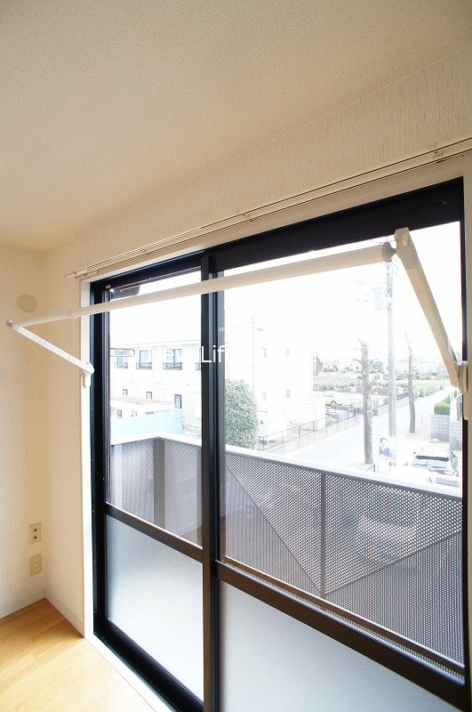 その他設備　雨の日もお掃除ができる室内物干し付き☆