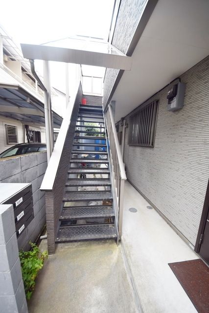 エントランス　お問い合わせはタウンハウジング調布店まで