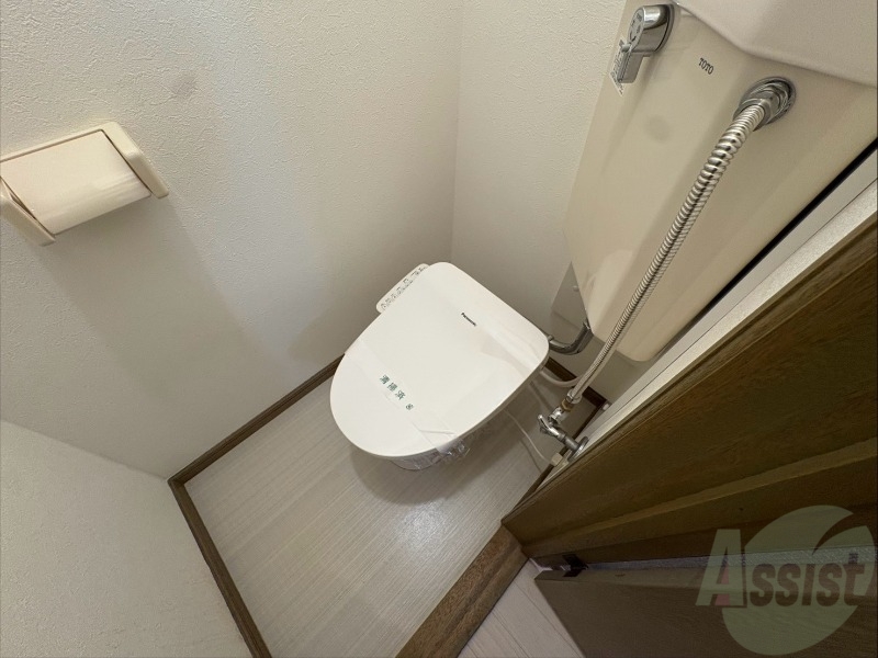 トイレ　こちらはトイレです。清潔感があり、安心して使用できます。