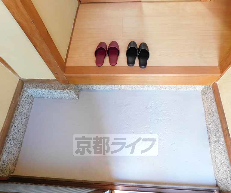 イースト醍醐外山 23番館の玄関写真