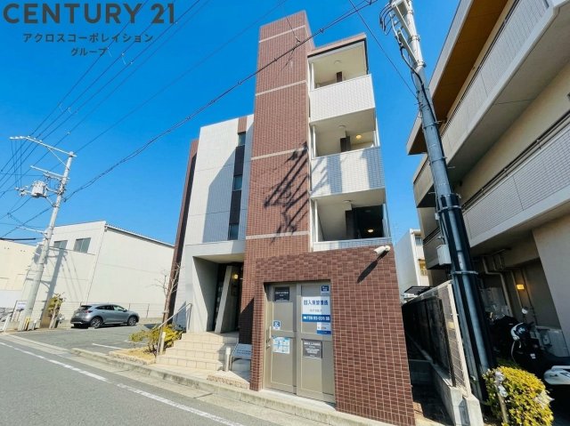 建物外観　宅配BOX付きで便利！防犯カメラ付きで安心！