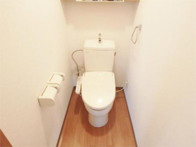 トイレ　嬉しいウォシュレット付き