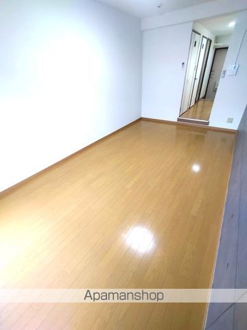 ダウンタウン益吉の居間写真