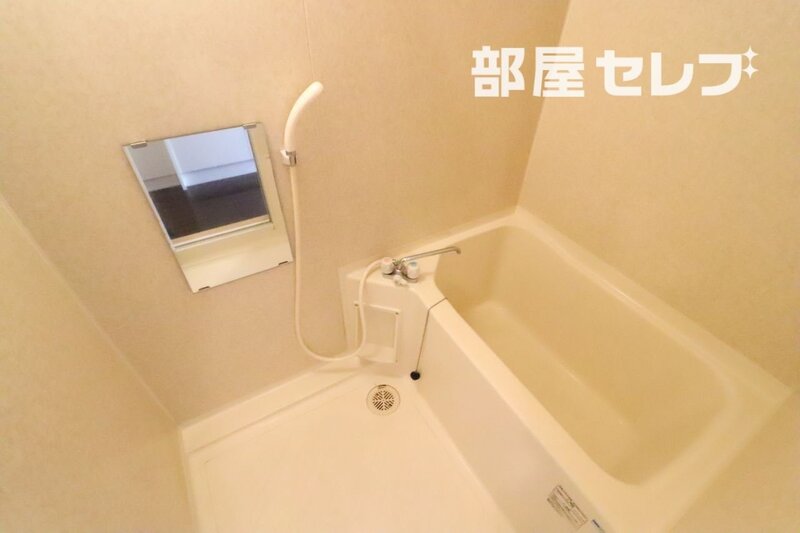 バス・シャワールーム　※写真は同物件の同じ間取り９０１号室のものです。