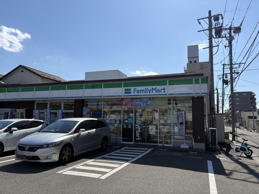 コンビニ　ファミリーマート柏木一丁目店（コンビニ）まで165m