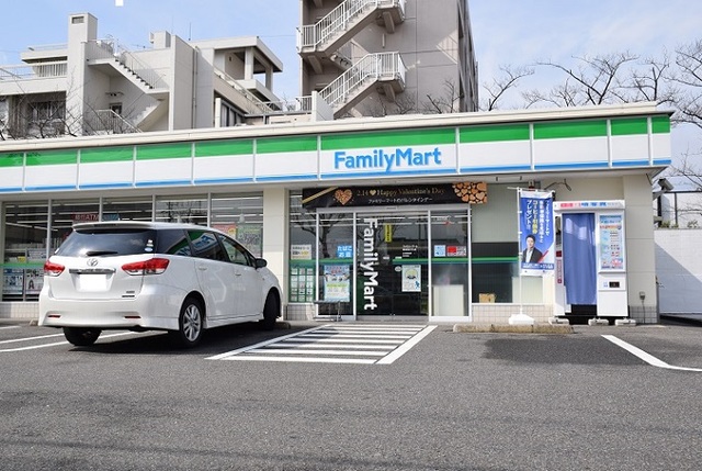 コンビニ　ファミリーマート 緑潮見が丘店（コンビニ）まで700m