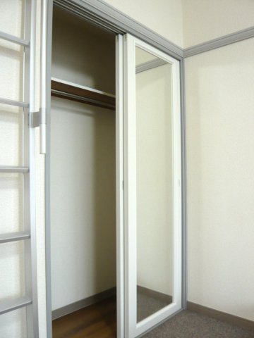 その他部屋・スペース　姿見としても使える大型クローゼット完備