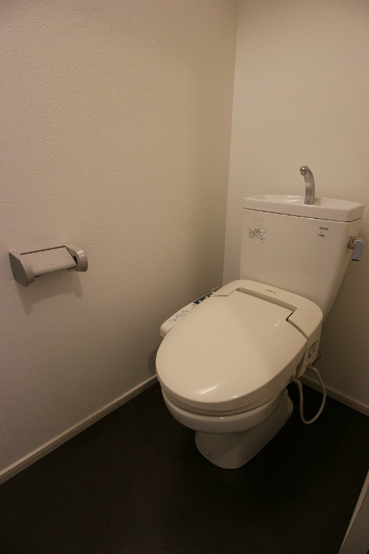 トイレ　温水洗浄便座