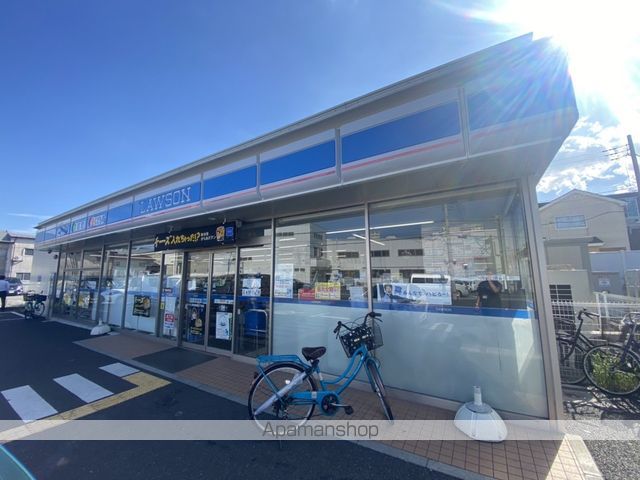コンビニ　ローソン草加稲荷一丁目店（コンビニ）まで846m