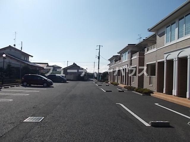 駐車場　車をお持ちの方に嬉しい駐車場付きの物件です
