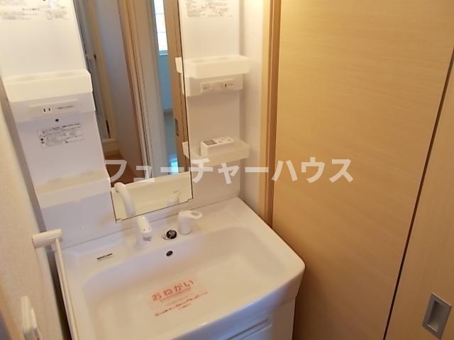 洗面設備　コンパクトで使いやすい洗面所