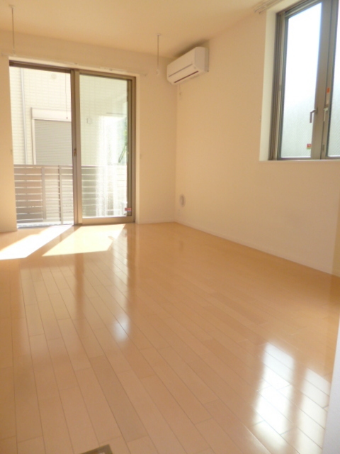 居室・リビング　★明るい２面採光の角部屋です★