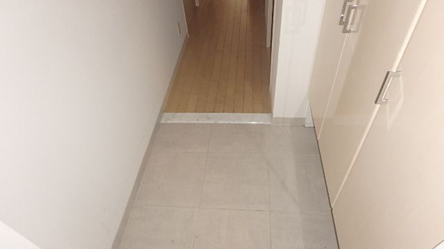 地下鉄長堀鶴見緑地線 西大橋駅 徒歩7分 15階建 築21年の玄関写真