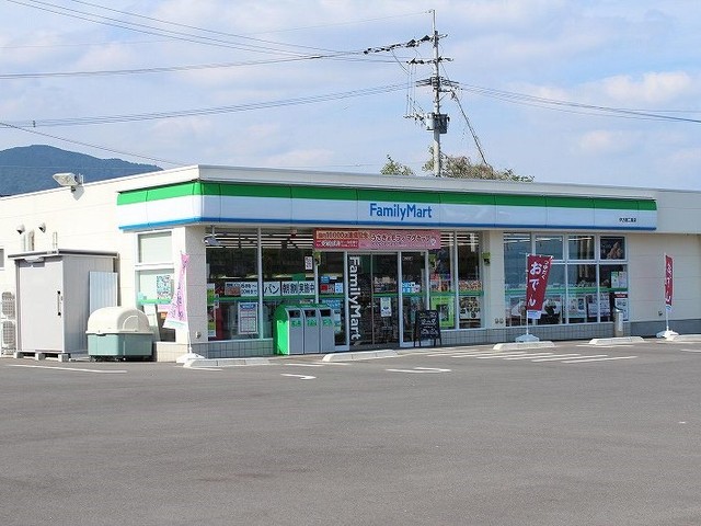 コンビニ　ファミリーマート 伊万里二里店（コンビニ）まで650m