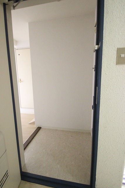 玄関　同物件別号室のものです。