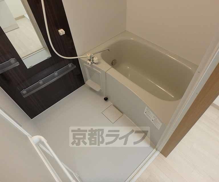 バス・シャワールーム　大きな浴室です。