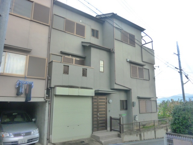 建物外観　閑静な住宅街、角地がいいですね♪