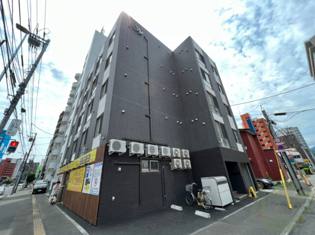 建物外観　札幌市中央区北６条西「ル・ファール北円山」