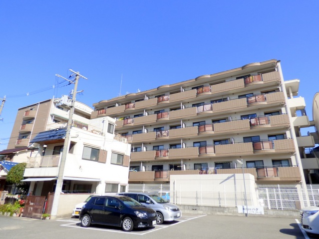建物外観　駐車場空き有ります