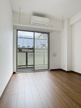 京王線 千歳烏山駅 徒歩2分 3階建 築30年の居間写真
