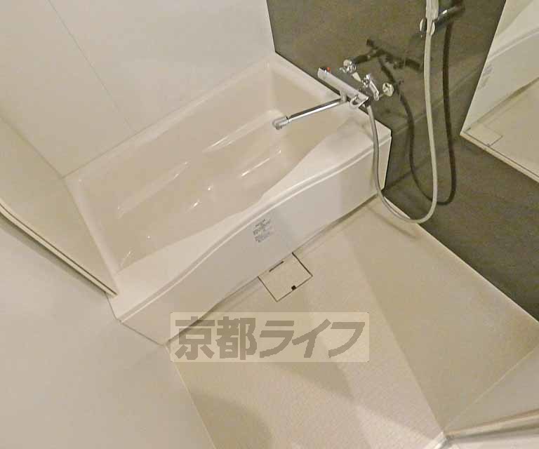 バス・シャワールーム　清潔感あります。