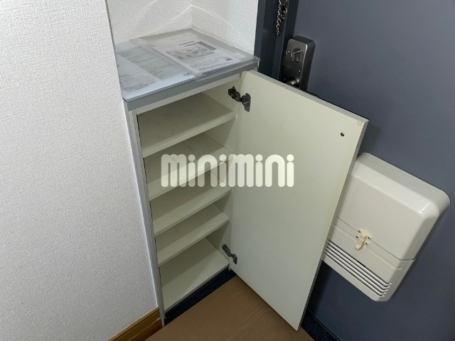 その他設備　下駄箱完備で玄関すっきり。