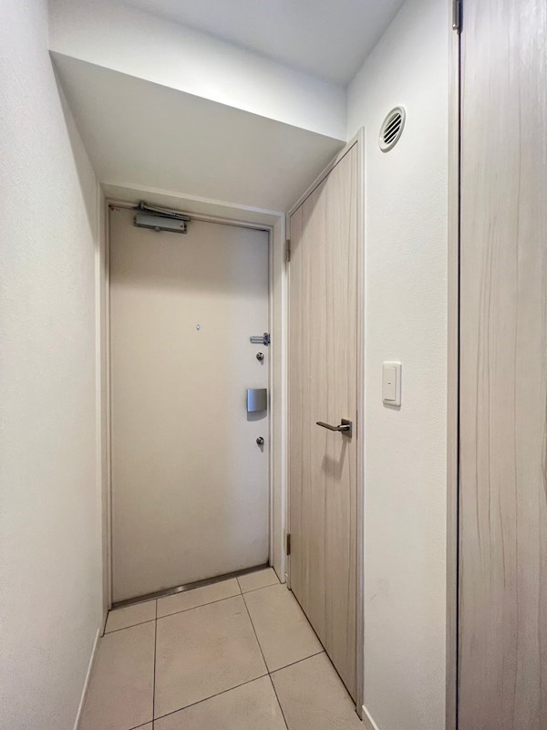 イニシアブランなんばの玄関写真