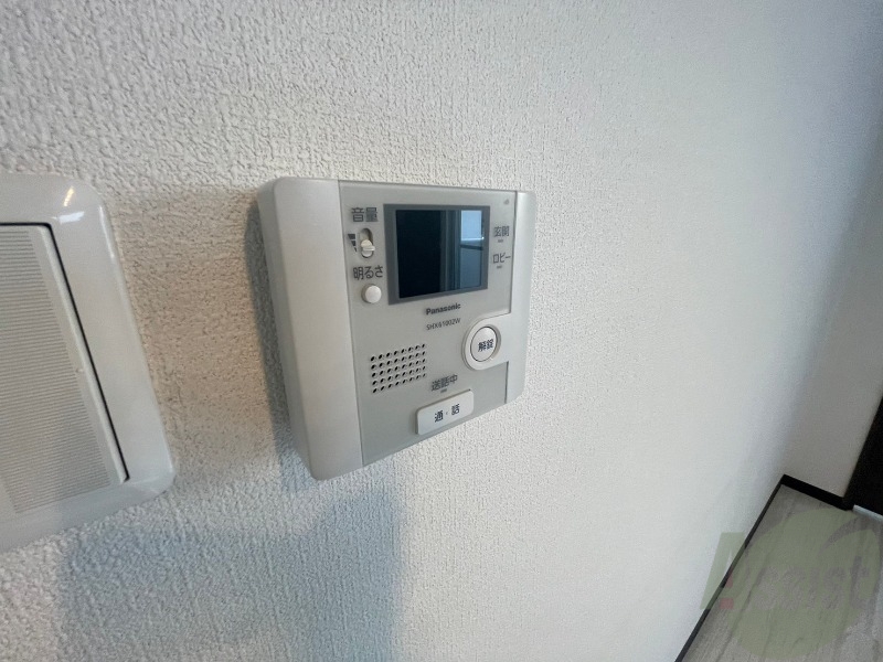 その他設備　ＴＶモニター付インターホンです。来客者の顔が見えるので安心！