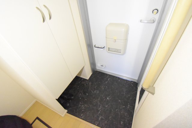 ＪＲ東海道本線 戸塚駅 徒歩11分 2階建 築11年の玄関写真