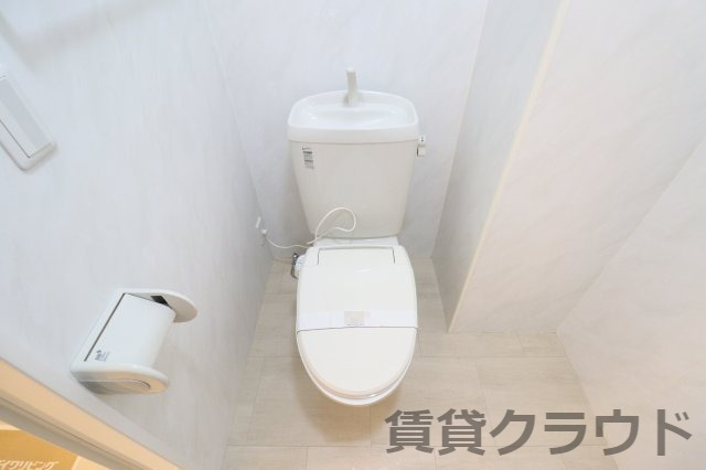 トイレ　寒い冬でもヒヤッとならない暖房便座付きです！