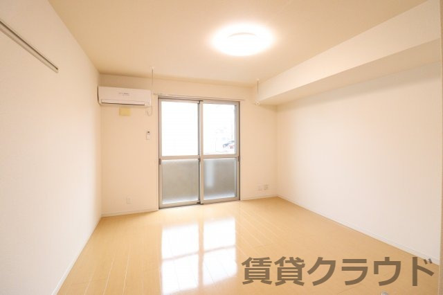 居室・リビング　洋室　8.5帖あって家具の配置がしやすいお部屋です。