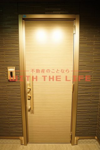 ネクステージ本町の玄関写真