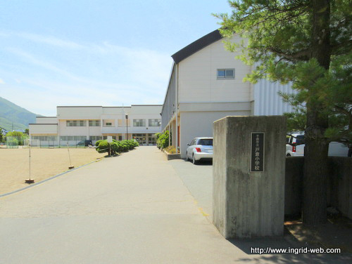 小学校　千曲市立戸倉小学校（小学校）まで1000m