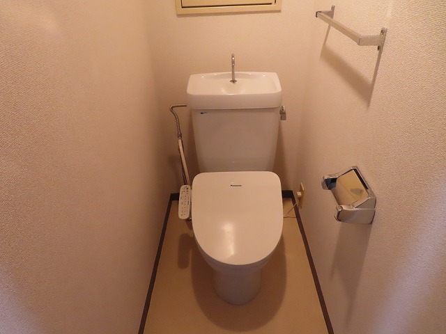 広島電鉄宮島線 草津南駅 徒歩4分 5階建 築38年のトイレ写真