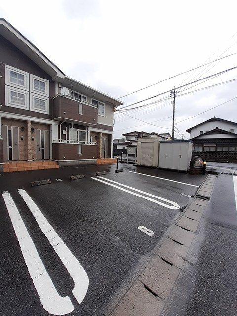 【雲南市木次町下熊谷のアパートの駐車場】