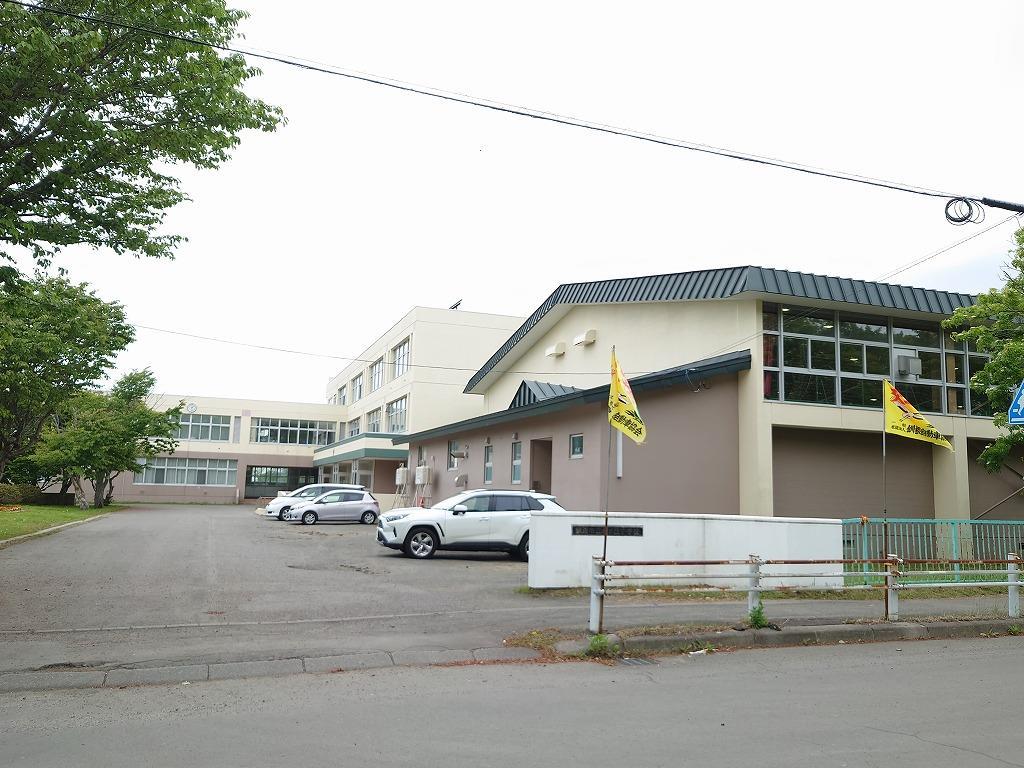 小学校　桜ヶ岡小学校（小学校）まで1100m